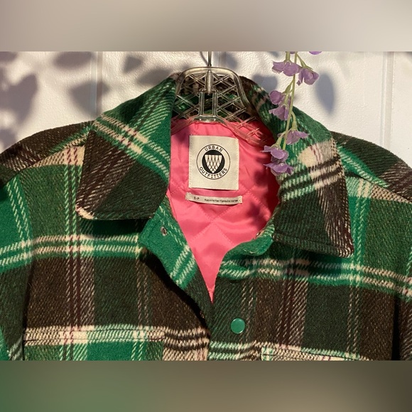 UO like new oversized green plaid flannel jacket w/hot pink quilted lining,Small - Picture 2 of 13